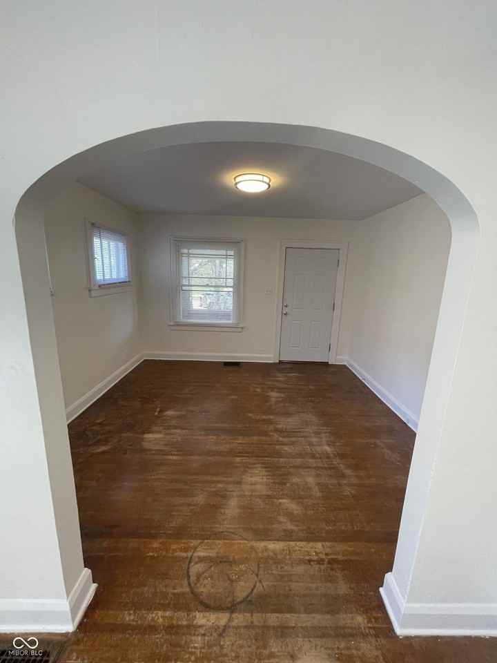 927 N Chester Ave - Photo 4 of 13