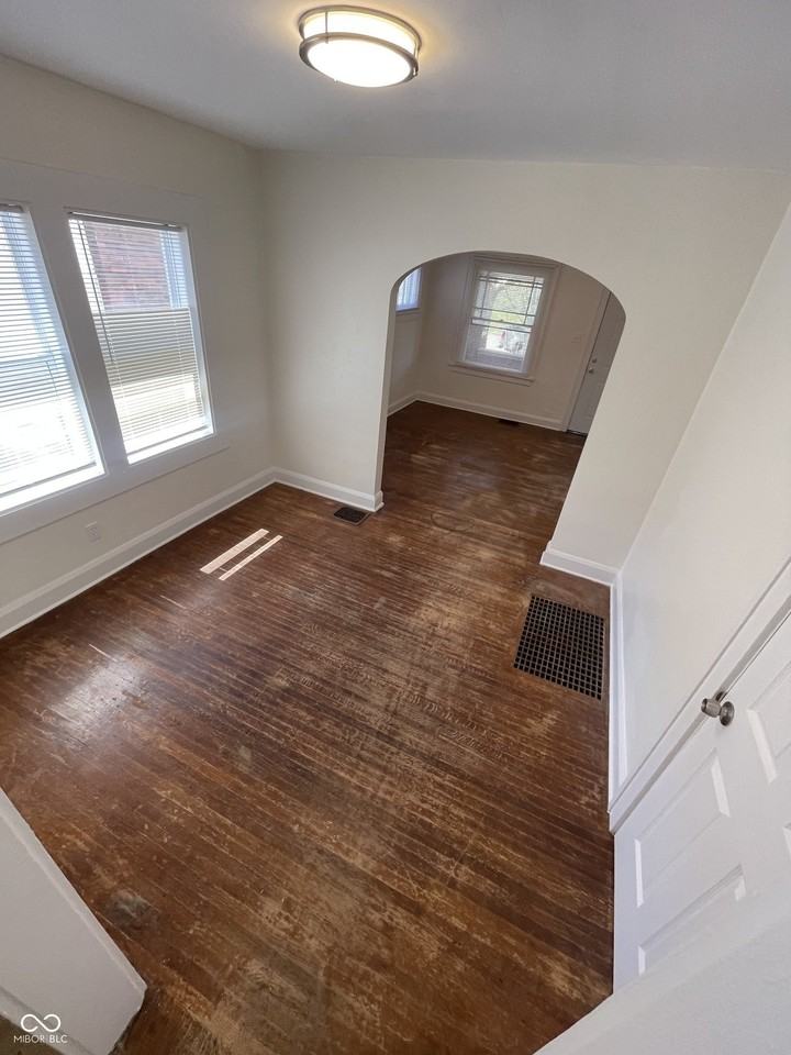 927 N Chester Ave - Photo 6 of 13