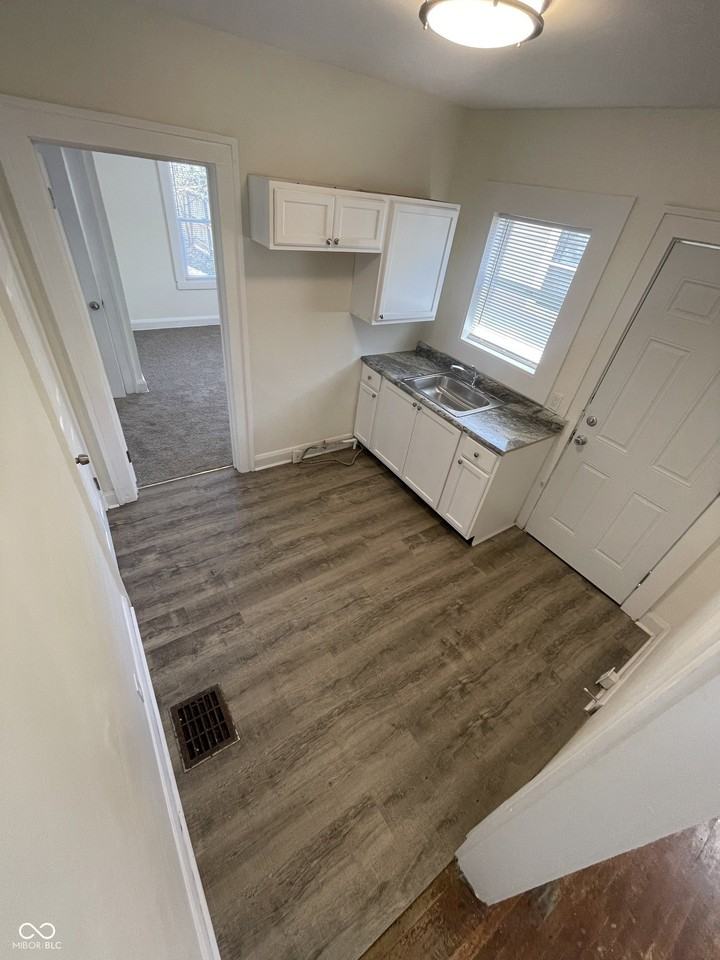 927 N Chester Ave - Photo 7 of 13