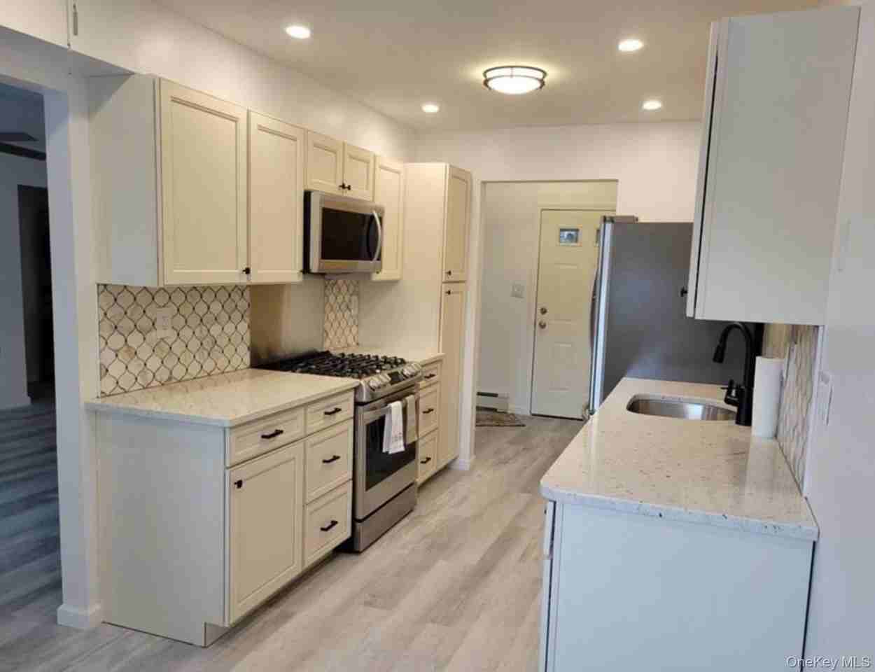 100 Hillside Dr Apt E4 - Photo 2 of 22