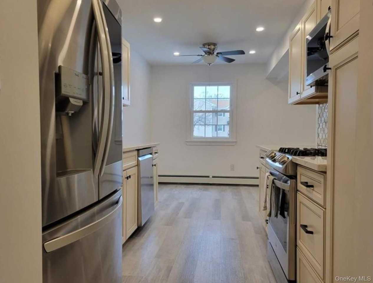 100 Hillside Dr Apt E4 - Photo 4 of 22