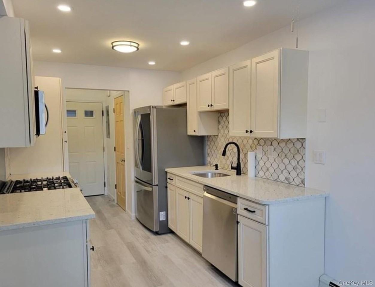 100 Hillside Dr Apt E4 - Photo 5 of 22