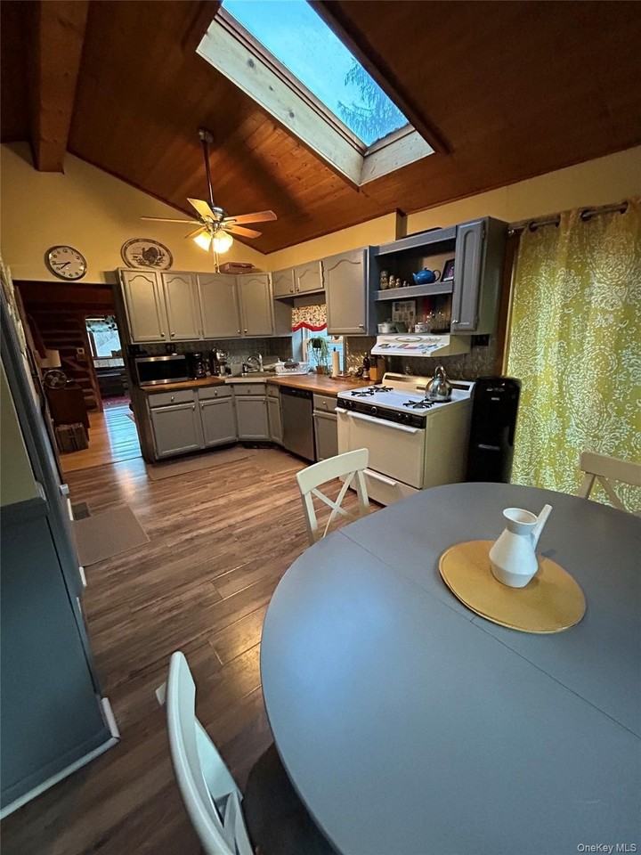 4 Glendale Rd - Photo 4 of 10