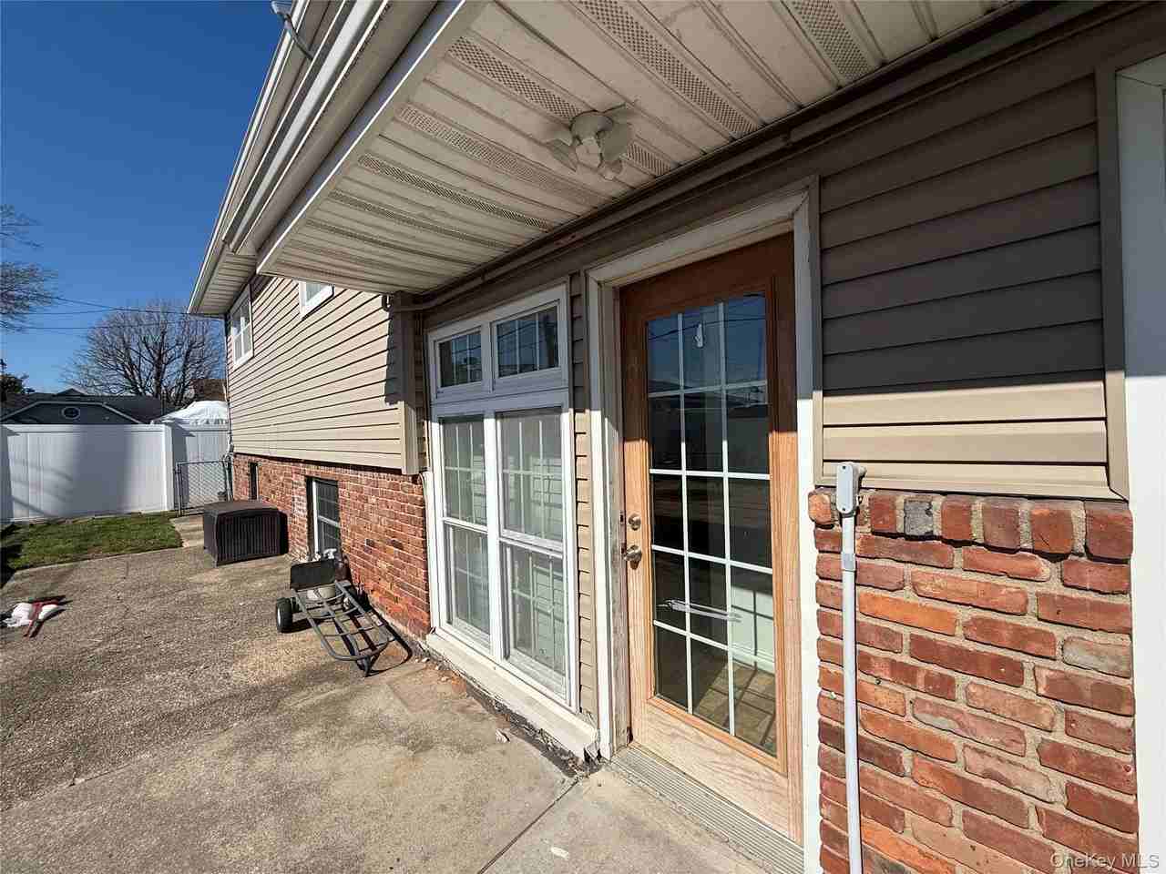 73 Waterford Rd Lowr Level - Photo 2 of 20