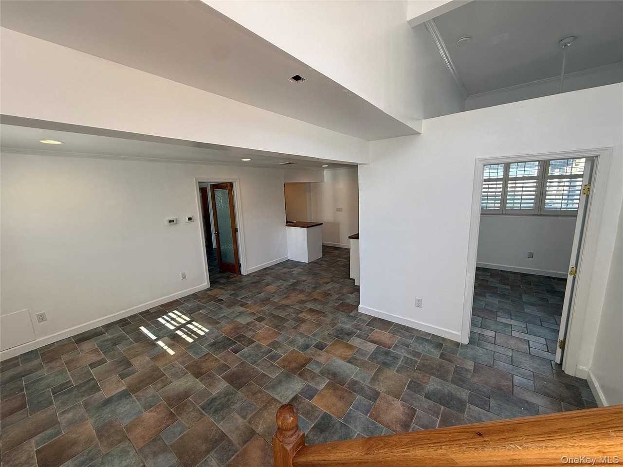 73 Waterford Rd Lowr Level - Photo 3 of 20