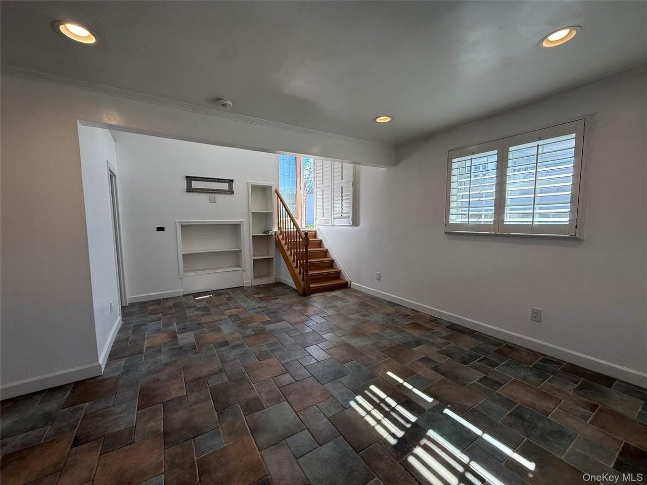 73 Waterford Rd Lowr Level - Photo 5 of 20