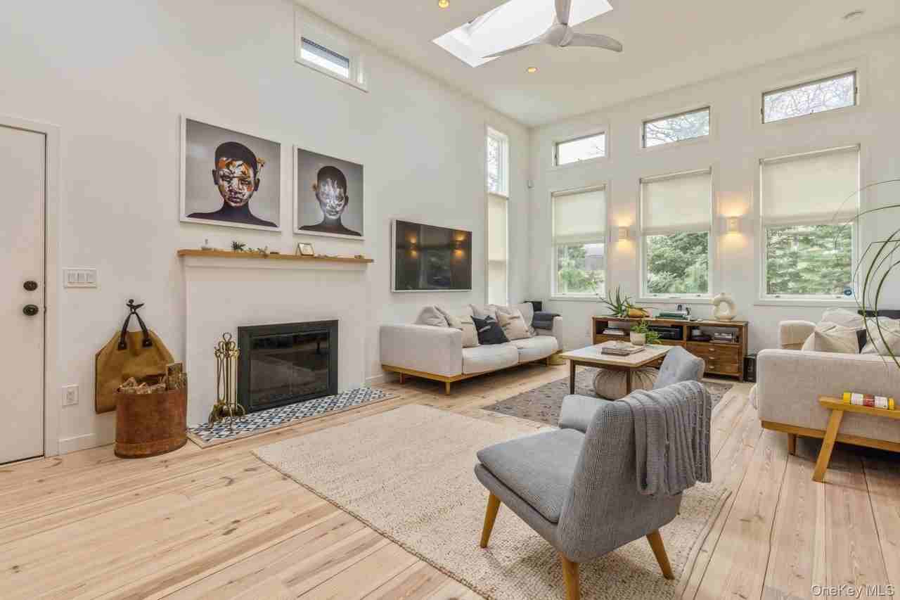 85 Camberly Rd - Photo 2 of 4