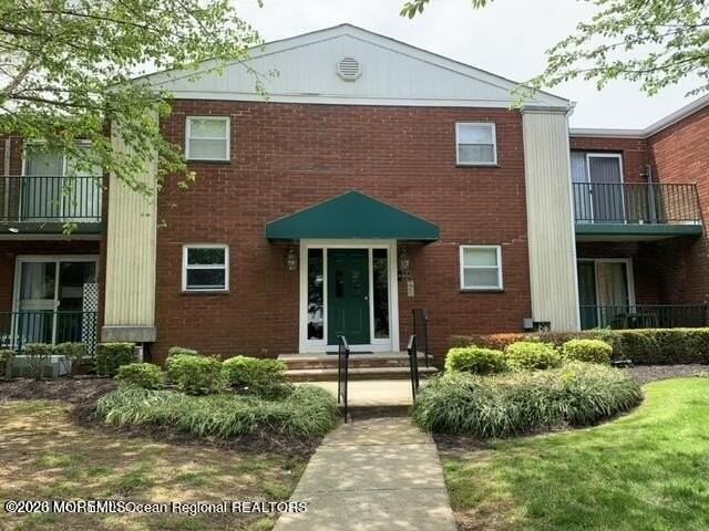 65 Cedar Ave Apt A16 - Photo 2 of 14