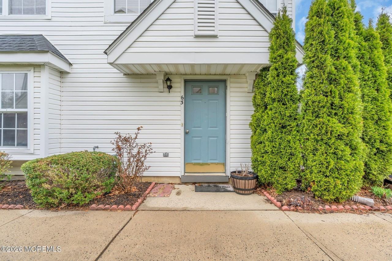 63 Dover Ct - Photo 2 of 20