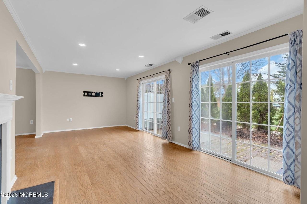 63 Dover Ct - Photo 3 of 20