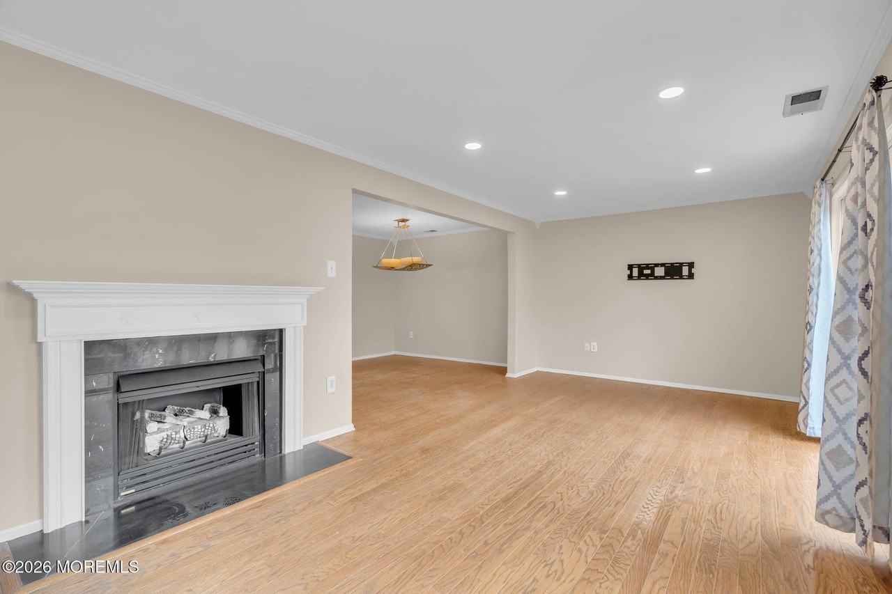 63 Dover Ct - Photo 4 of 20