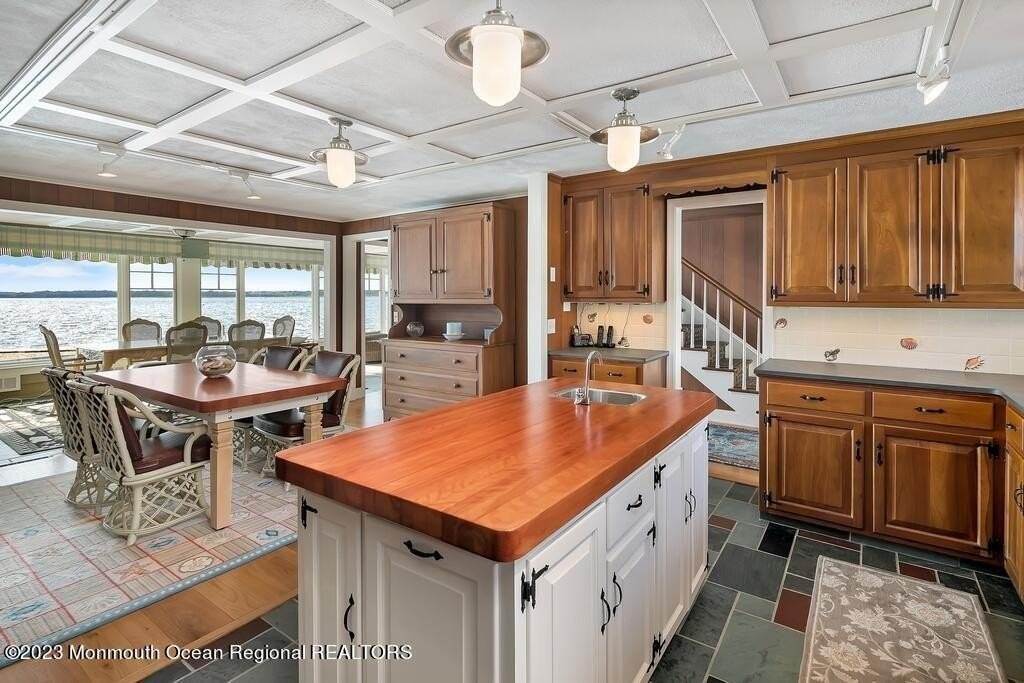 127 Curtis Point Dr - Photo 6 of 34