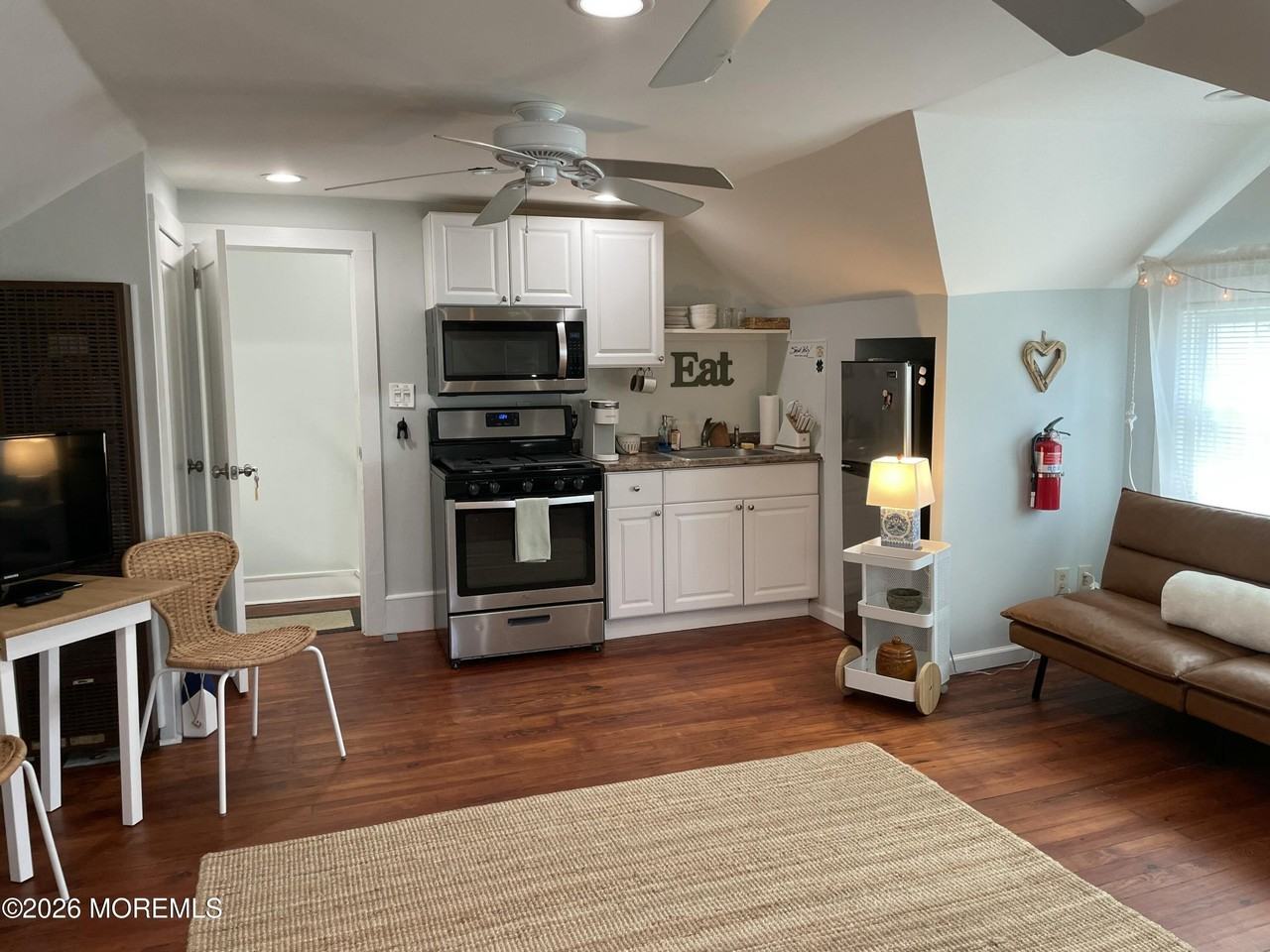 205 1/2 Euclid Ave - Photo 2 of 8