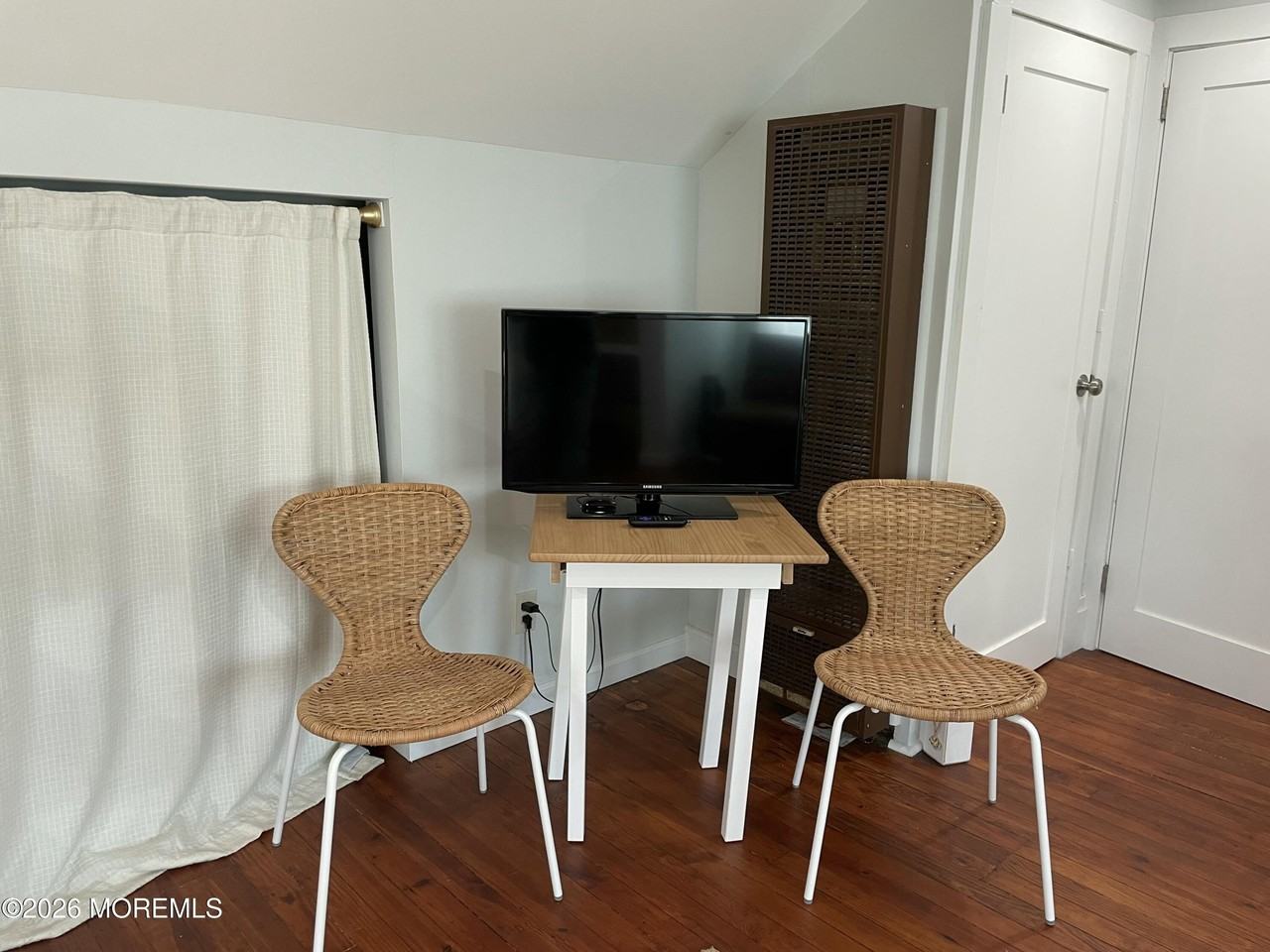 205 1/2 Euclid Ave - Photo 6 of 8