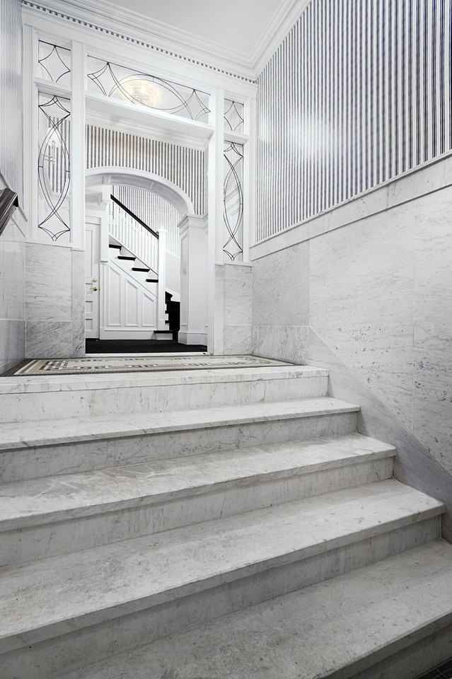 1347 N State Pkwy Unit 1 - Photo 2 of 27