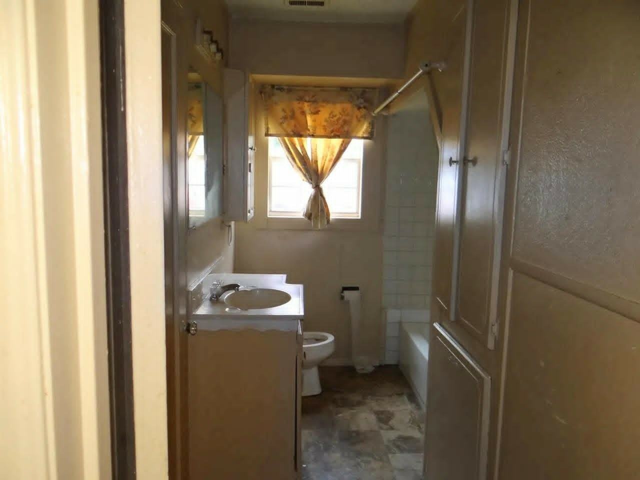 402 N A St #1 - Photo 6 of 8