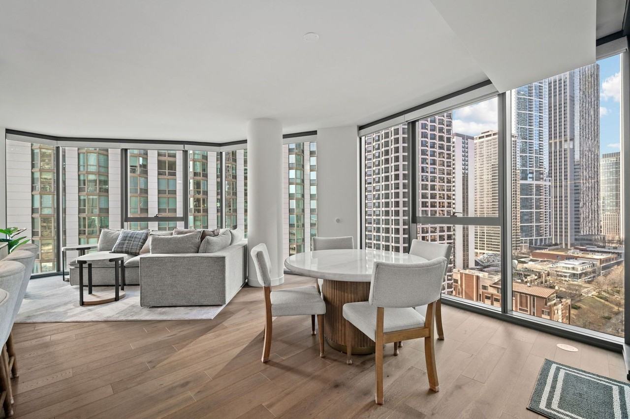 211 N Harbor Dr Apt 1401 - Photo 5 of 36