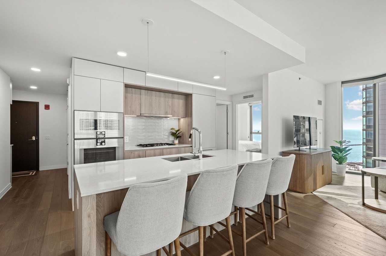 211 N Harbor Dr Apt 1401 - Photo 6 of 36