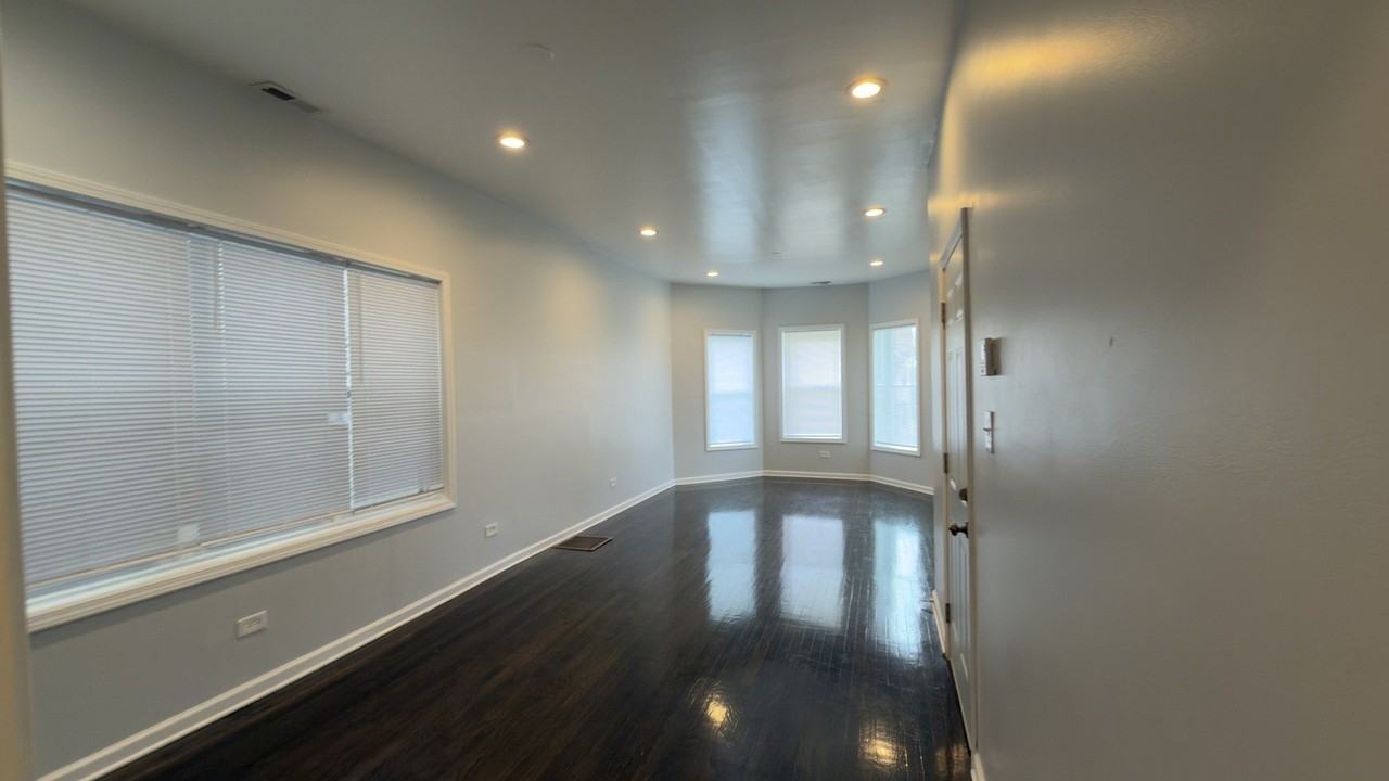 1344 E 72nd Pl Unit 2 - Photo 2 of 20