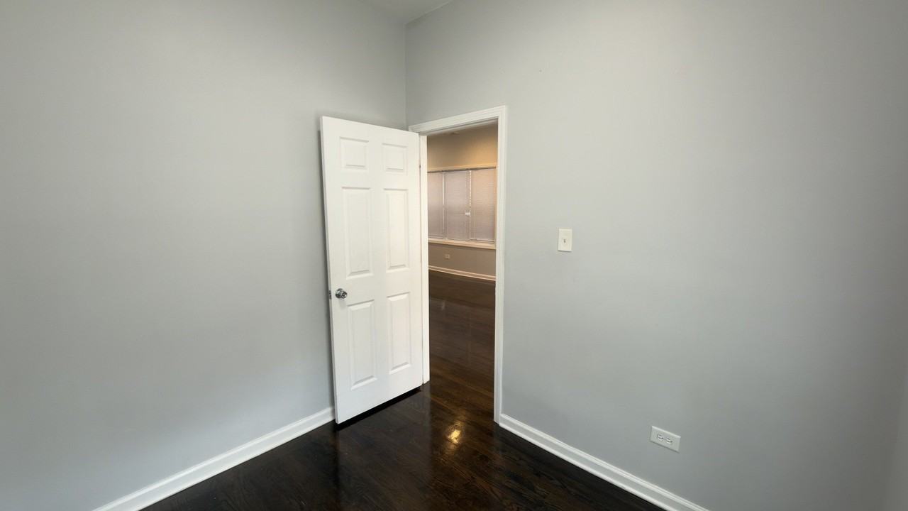 1344 E 72nd Pl Unit 2 - Photo 5 of 20