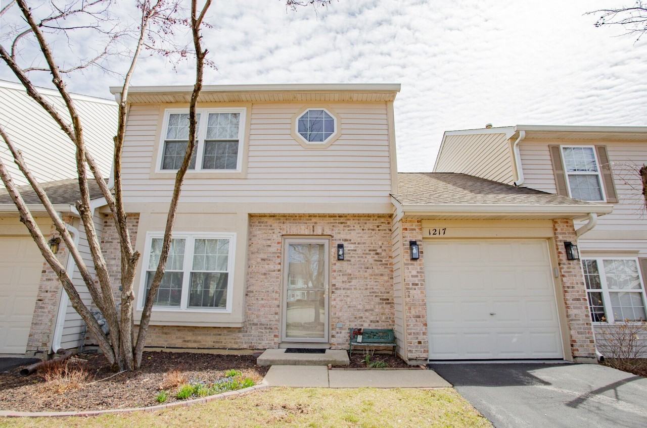 1217 N Village Dr - Photo 2 of 40