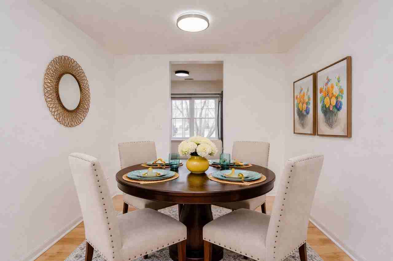 1217 N Village Dr - Photo 4 of 40