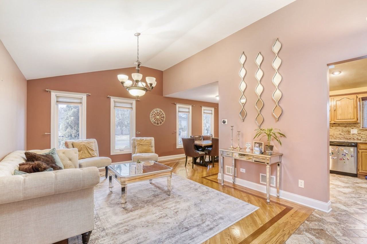 7642 W 92nd Pl - Photo 2 of 11