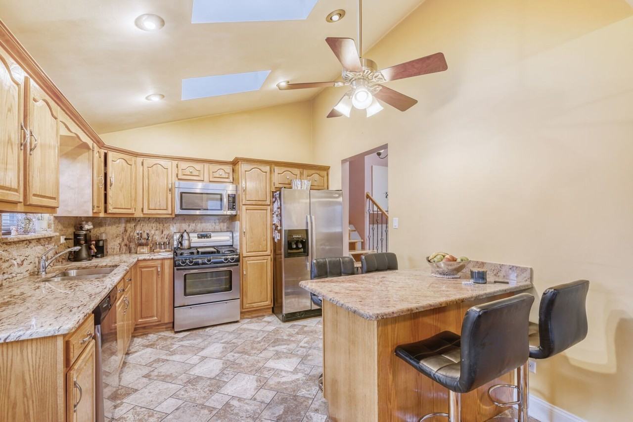 7642 W 92nd Pl - Photo 5 of 11