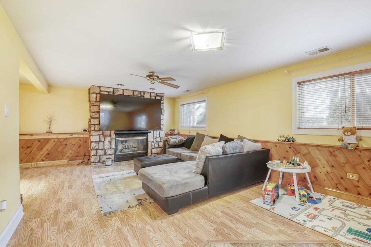 7642 W 92nd Pl - Photo 7 of 11