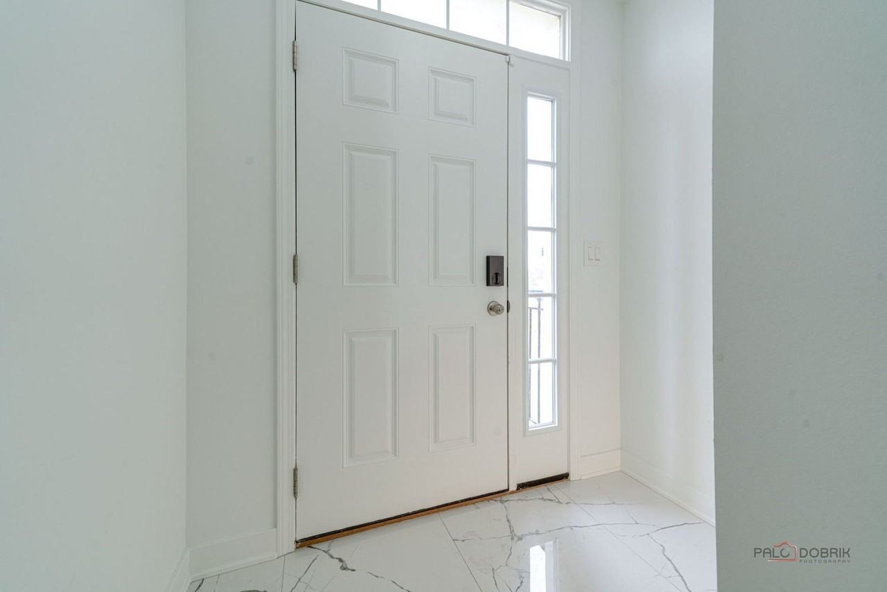 667 Hickory St - Photo 2 of 23