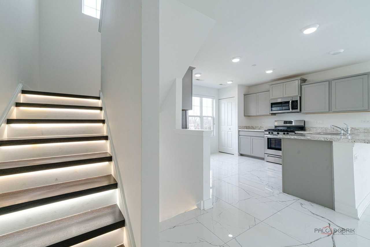 667 Hickory St - Photo 3 of 23