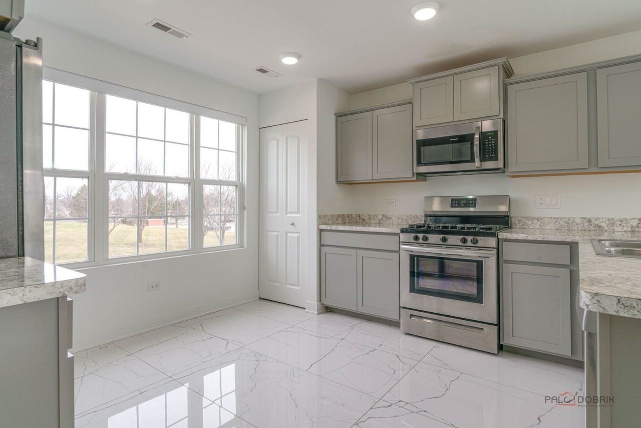 667 Hickory St - Photo 4 of 23