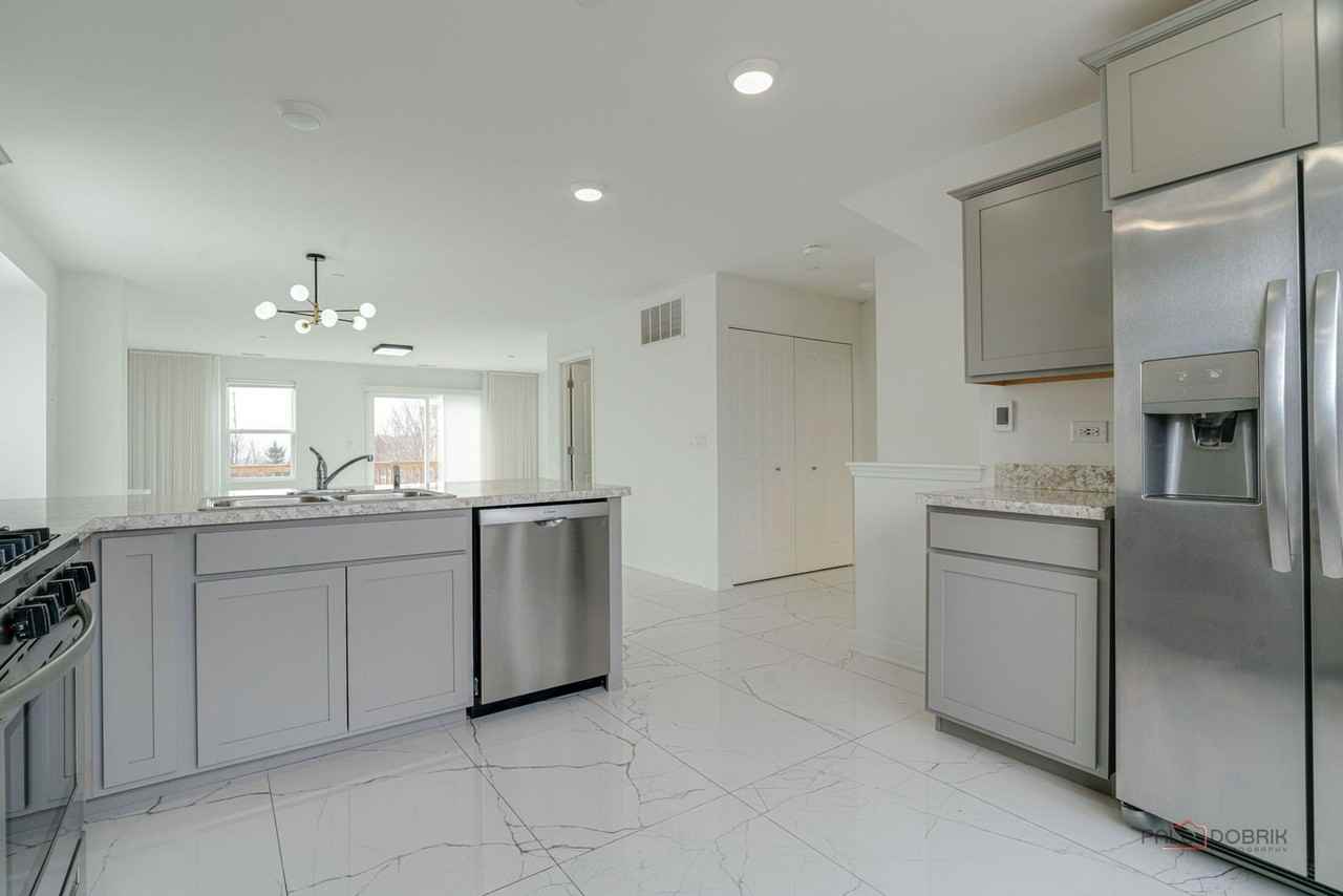 667 Hickory St - Photo 5 of 23