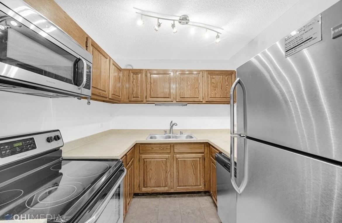 801 S Plymouth Ct #505 - Photo 2 of 11