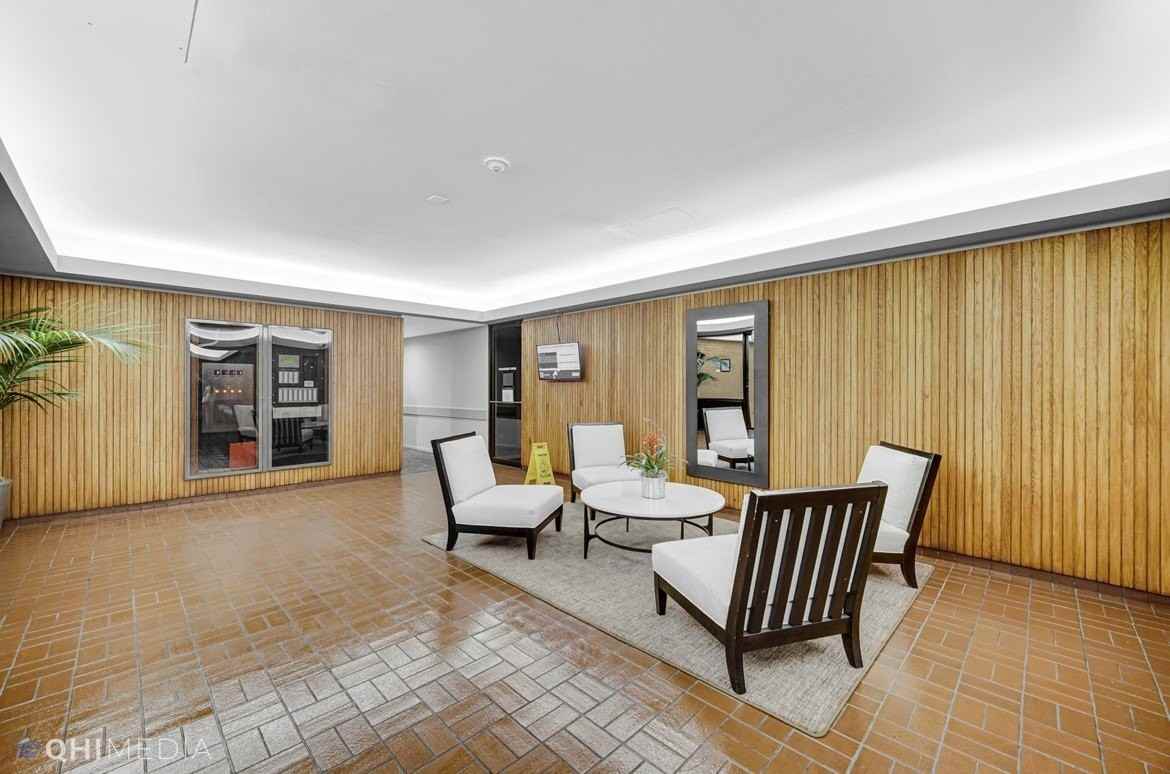 801 S Plymouth Ct #505 - Photo 7 of 11