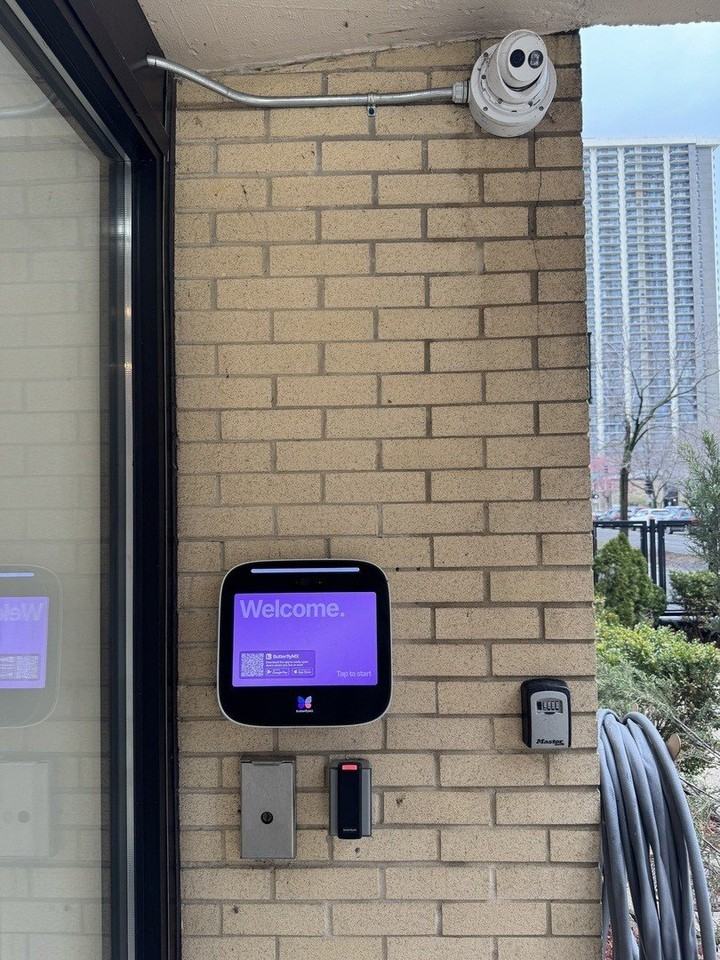 5906 N Sheridan Rd Apt 4f - Photo 2 of 15