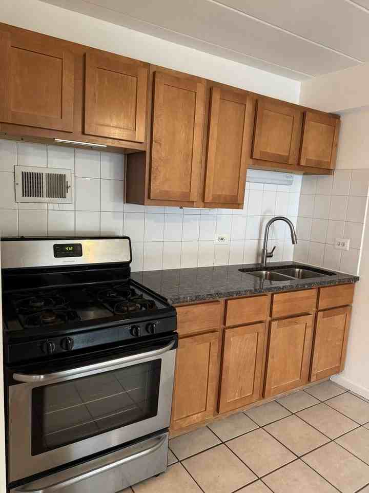 5906 N Sheridan Rd Apt 4f - Photo 7 of 15