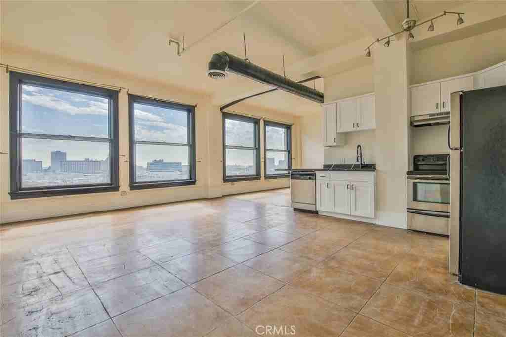 108 W 2nd St #803 - Photo 5 of 34