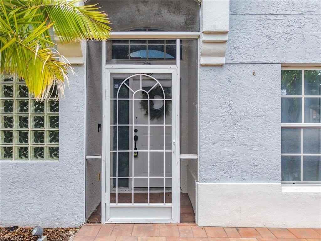 351 Pindo Palm Dr - Photo 4 of 43