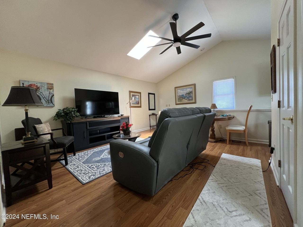 3022 Riverside Ave - Photo 4 of 24