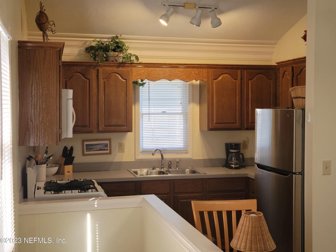 3022 Riverside Ave - Photo 6 of 24