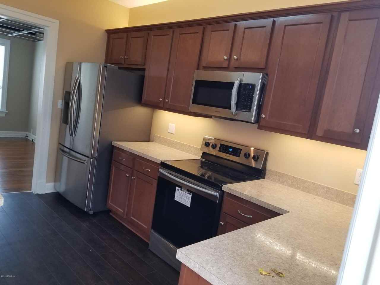 1046 RIVIERA Street unit: Lower - Photo 4 of 18