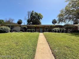 featured image of 2 Fairway Rd