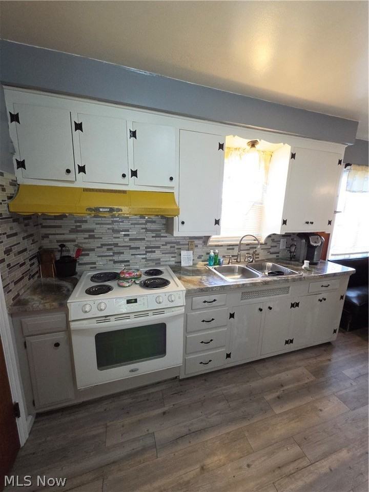 4148 E 189th St - Photo 4 of 21