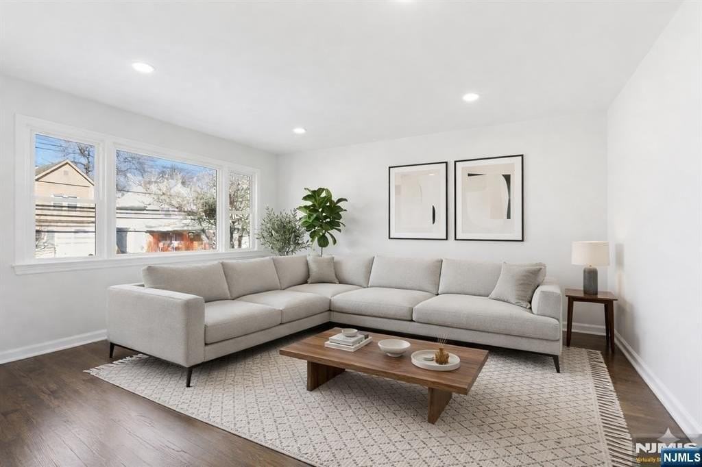 210 Chestnut St - Photo 5 of 14