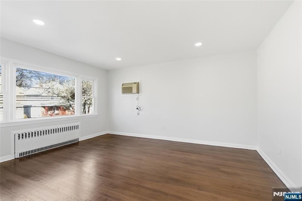 210 Chestnut St - Photo 6 of 14