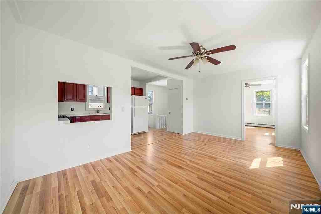 539 Bergen Blvd - Photo 4 of 18