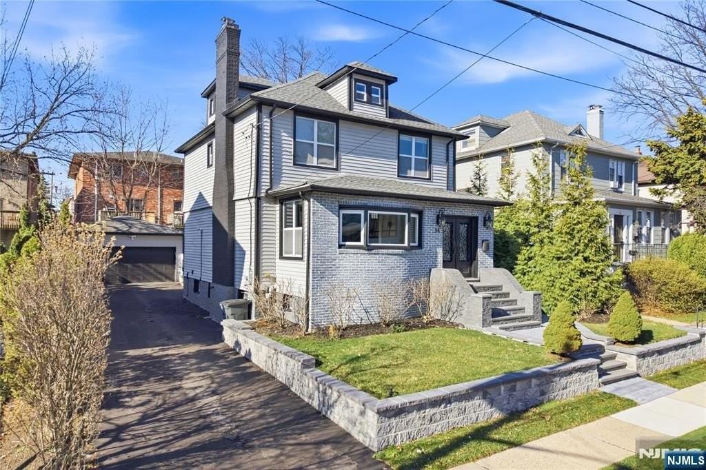 54 Lawton Ave - Photo 2 of 43