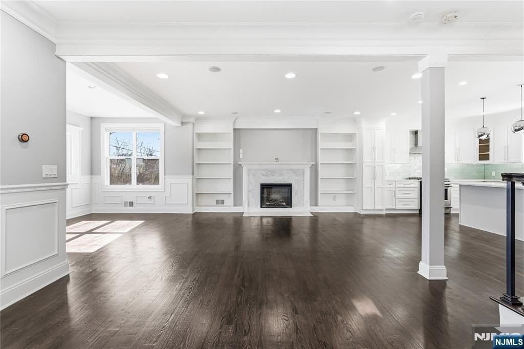 54 Lawton Ave - Photo 4 of 43