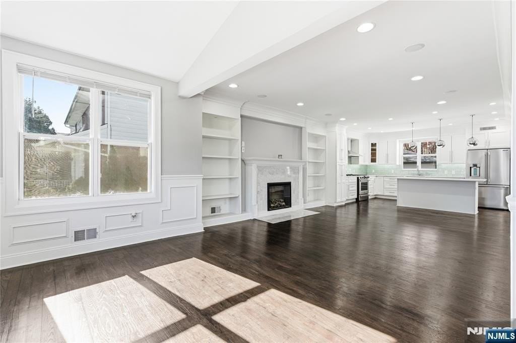 54 Lawton Ave - Photo 5 of 43